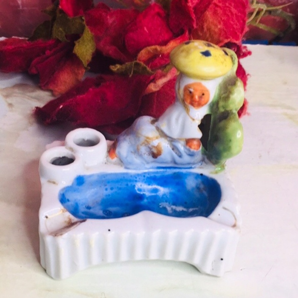 Antique 1940s Alice in Wonderland   Lusterware Ashtray